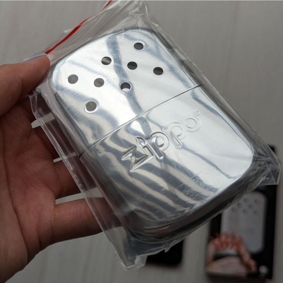 Sold - Zippo 12-Hour Refillable Hand Warmer (Brand New) - Picture 3 of 4